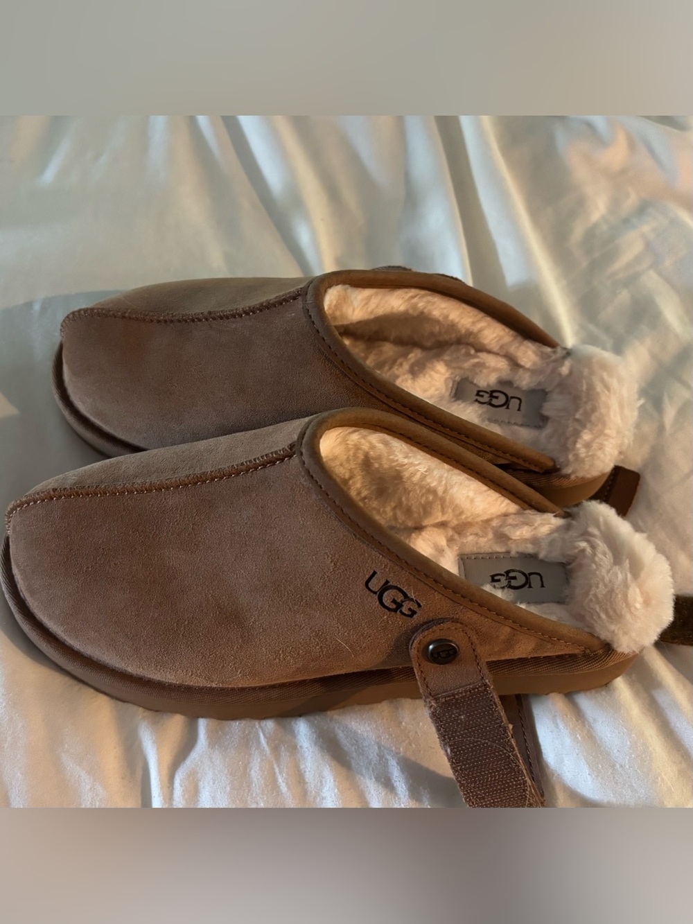 UGG Chestnut Brown Shearling-Lined Slip-On Clog Mule Never worn. - Picture 8 of 9